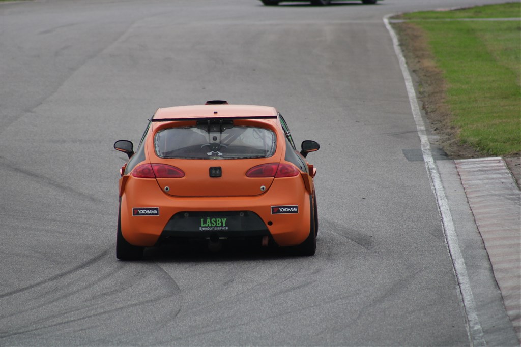 Orange is the new grey – i hvert fald for Tino Vang Jørgensen, som har kørt med grå bemaling de sidste par år. Han ligger rigtig lunt til i mesterskabet efter første weekend.
(Foto: JJ Media)